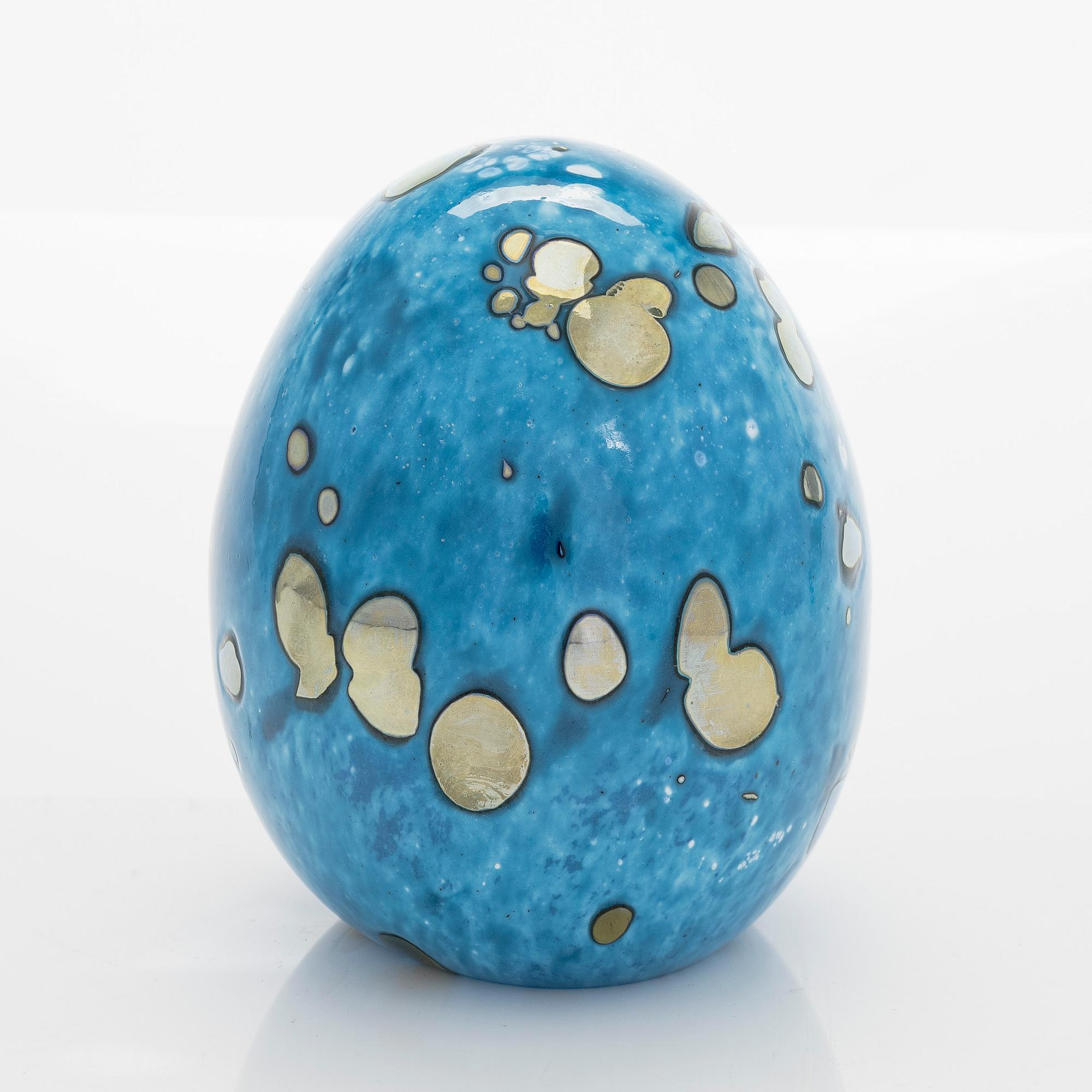 Oiva Toikka, A glass egg, 'Laguunikiwi', signed Oiva Toikka Nuutajärvi Notsjö 31/50.