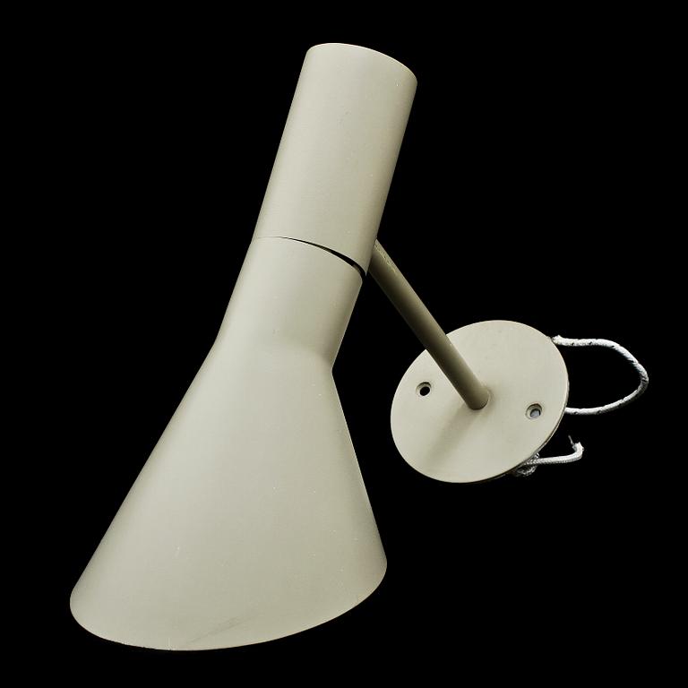 VÄGGLAMPA, "Aj-lampan", Arne Jacobsen, Louis Poulsen & Co, Danmark, formgiven 1959.