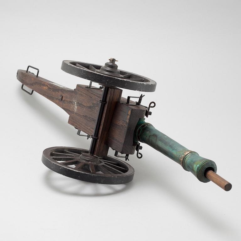 A table cannon, second half of the 20th century.