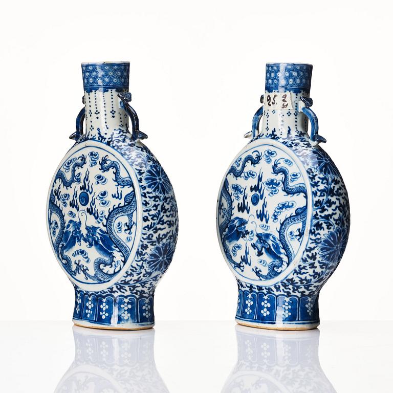 A pair of Chinese blue and white pilgrim vases, Qing dynasty, 19th Century.