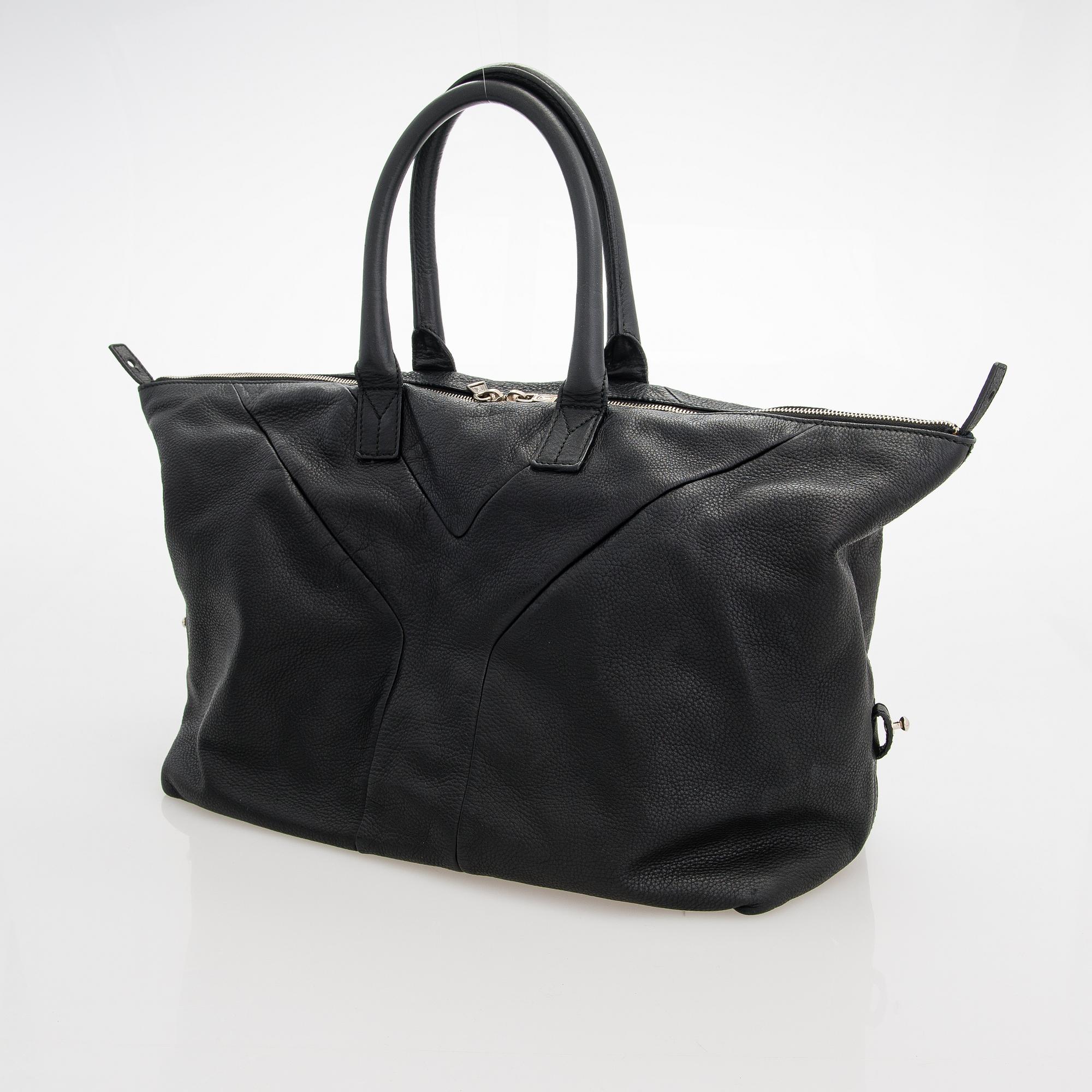 Yves Saint Laurent, a 'Easy Y Tote' bag.