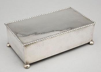 SMYCKESSKRIN, silver, Karl Anderson, Stockholm, 1927. Totalvikt ca 1000 g.