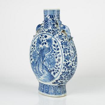 Pilgrimsflaska, porslin, Kina, sen Qingdynasti, 1800-tal.