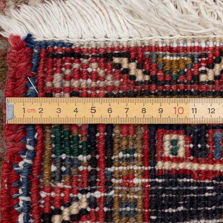 Rug, Heris, approx. 390 x 305 cm.