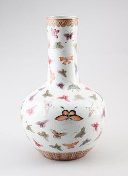 VAS, porslin, Kina, möjligen 1900-tal.