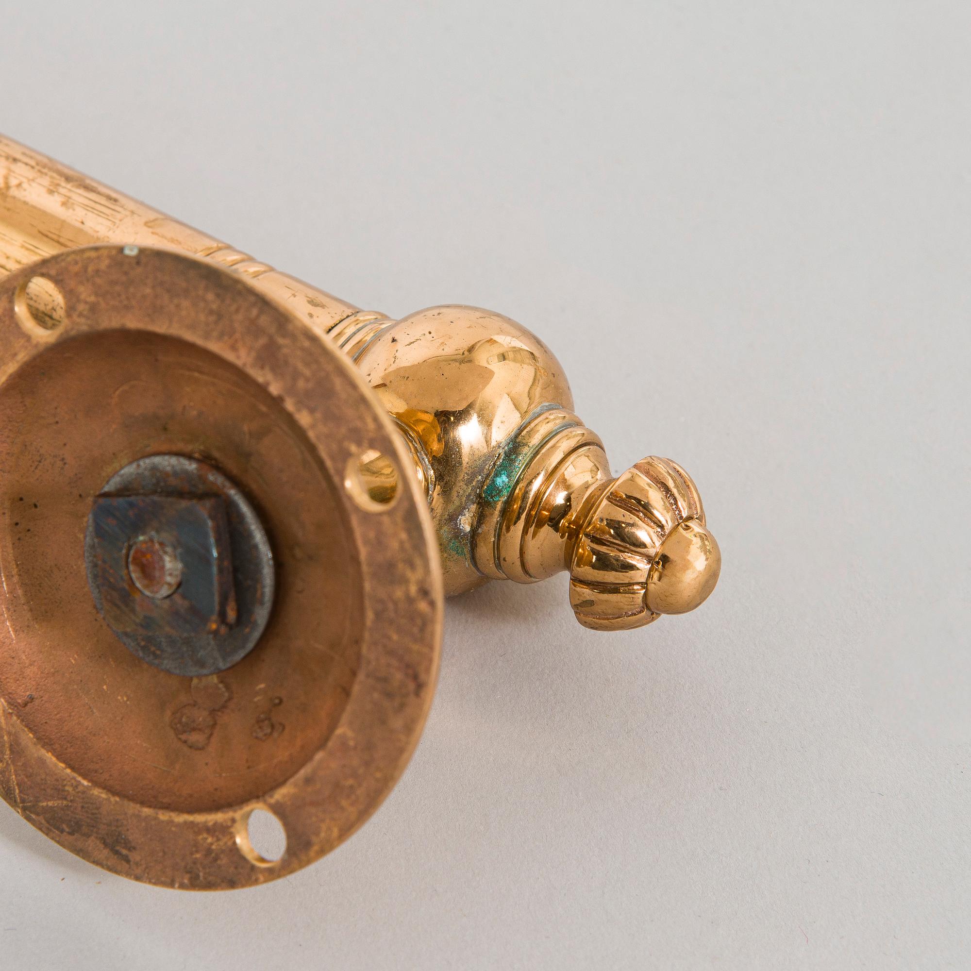 Pair of late 19th/early 20th Century door handles and keyhole fittings.