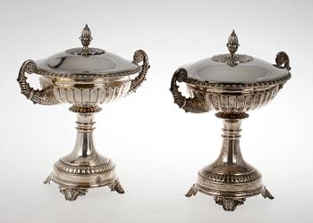 SOCKERSKÅLAR, ett par, silver, empire, Gustaf Möllenborg, Stockholm 1832. Tot ca 1574 gram.