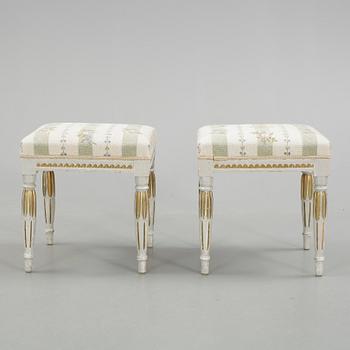TABURETTER, ett par, sengustaviansk stil, 1900-talets början.