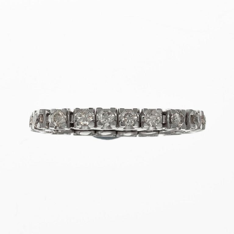 KEDJERING, 14K vitguld. Briljantslipade diamanter ca 1.10 ct. Storlek 17,5. Vikt 4,3 g.