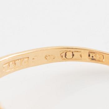 Ring 18K gold with red synthetic stone.