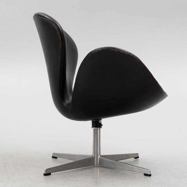 Arne Jacobsen, fåtölj, "Svanen" Fritz Hansen, Danmark, 1960-tal.