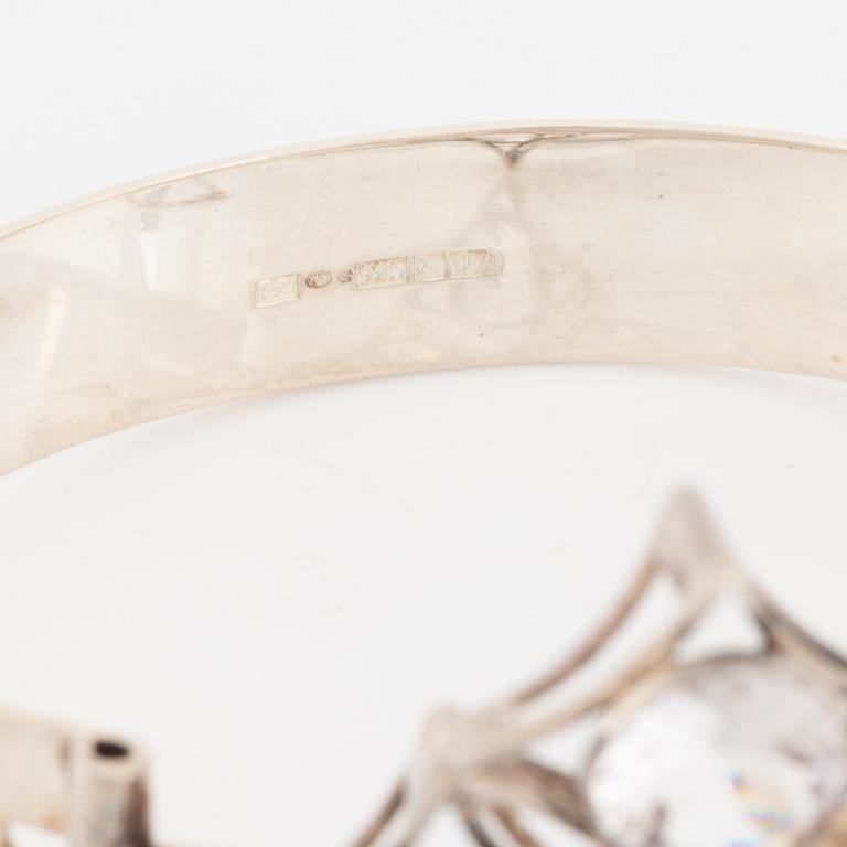 Kultasepät Salovaara, sterling silver bangle and pendant with rock crystal and syntehtic white spinel.