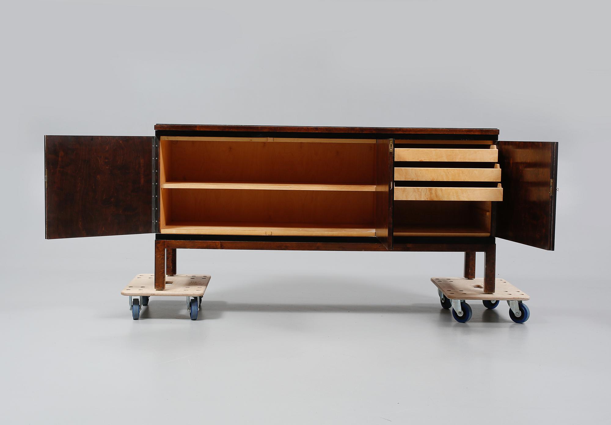 SIDEBOARD, 1900-talets andra kvartal.