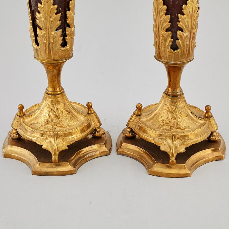 VASER, ett par, empirestil, 1800-tal.