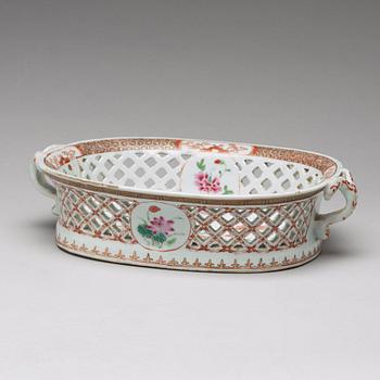 A large famille rose chesnut basket, Qing dynasty, Qianlong (1736-95).