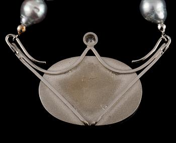 COLLIER, 18k vitguld med briljantslipad diamant, 0.30 ct, opal samt odlade pärlor, Elon Arenhill, Malmö.