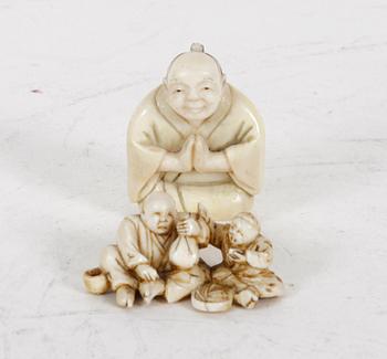 NETSUKE samt FIGURIN, ben, orientaliska.