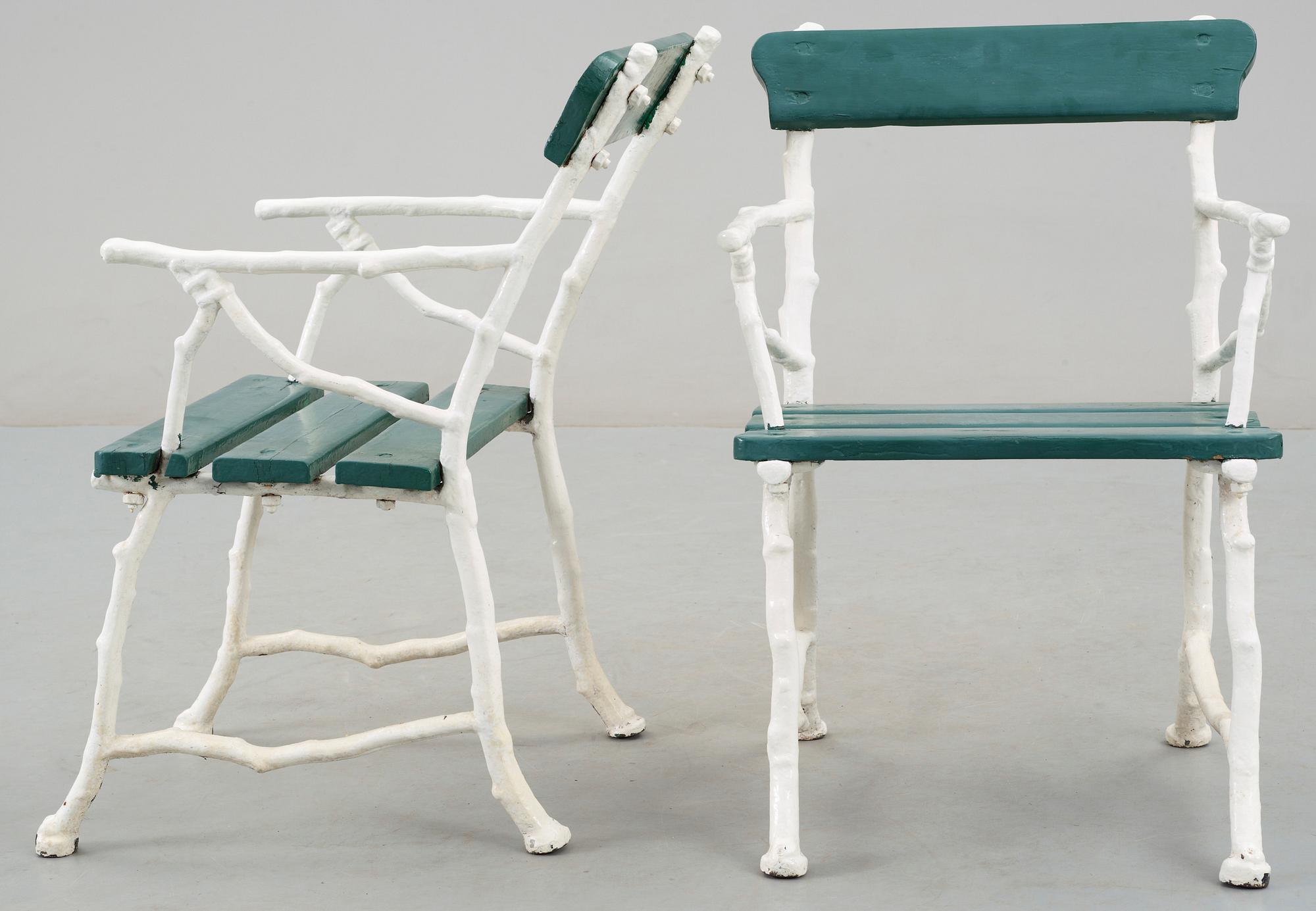 TRÄDGÅRDSFÅTÖLJER, ett par, gjutjärn, 1800-talets slut.