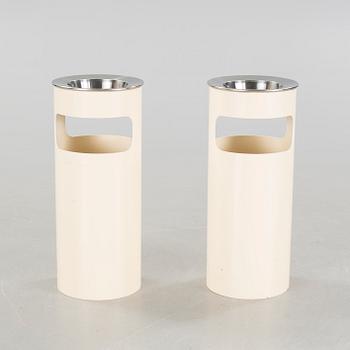 A pair of trash cans with ash trays, designed by G. Colombini for Kartell, 20th cenutry.