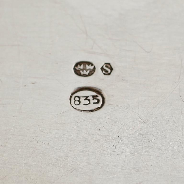 DOSA, silver, svenska importstämplar, 1900-talets första hälft. Vikt ca 232 gram.