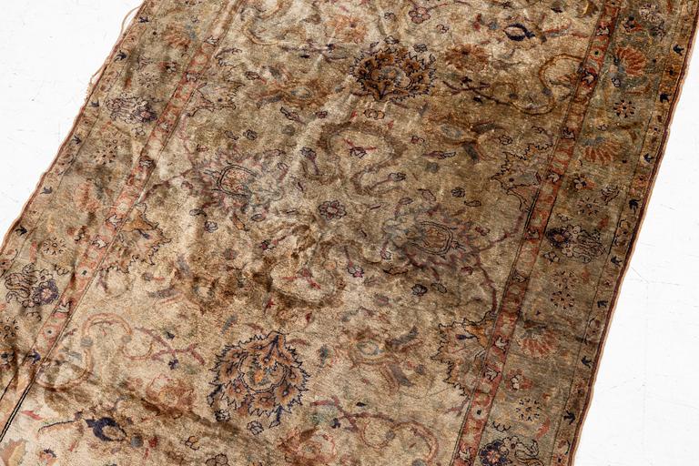 Matta, antik silke Kayseri, ca 170 x 116 cm.