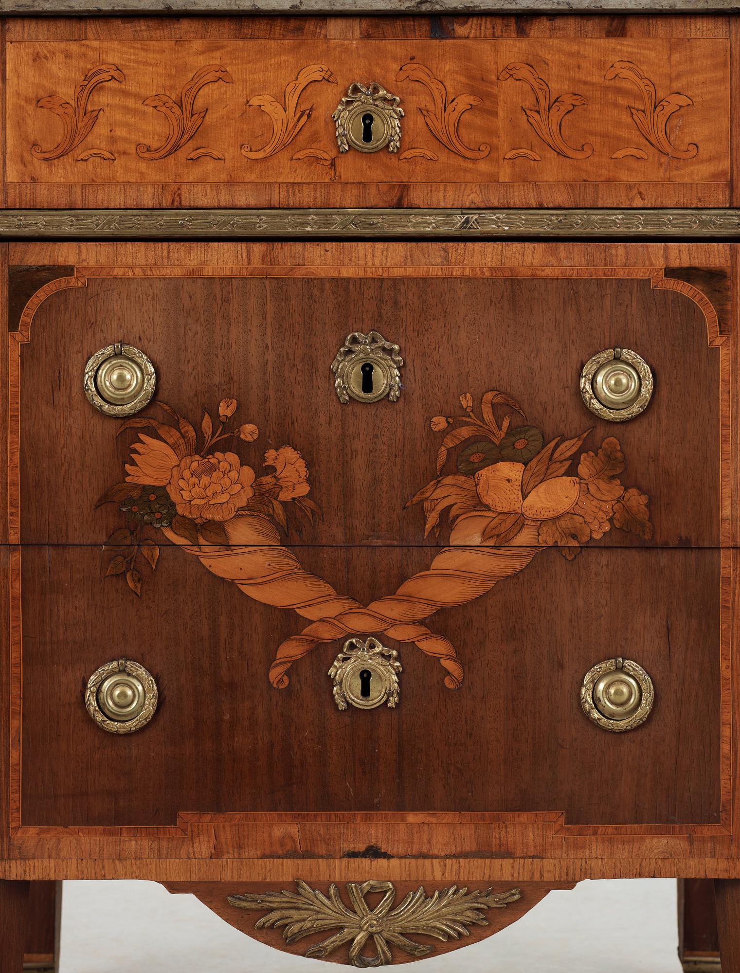 BYRÅ, av Gustaf Foltiern (mästare i Stockholm 1771-1804) , ej signerad. Gustaviansk.