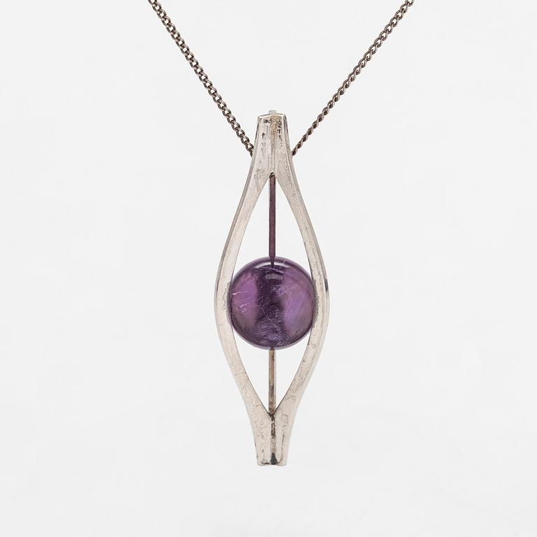 Elis Kauppi, hänge, silver och ametist, Kupittaan Kulta, Åbo 1962 med kedja.