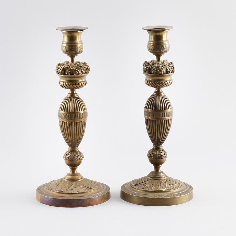 LJUSSTAKAR, 1 par, brons, senempire, 1800-talets första hälft.
