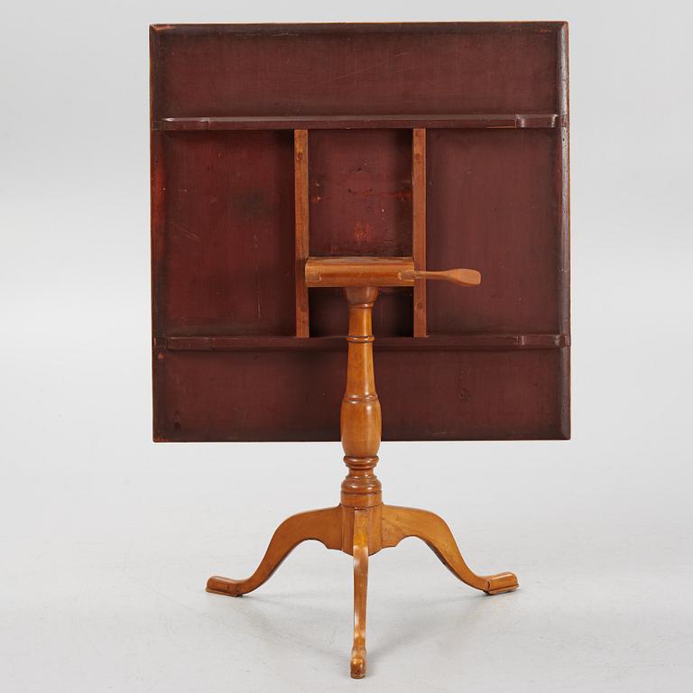 Drop-leaf table, circa 1800.