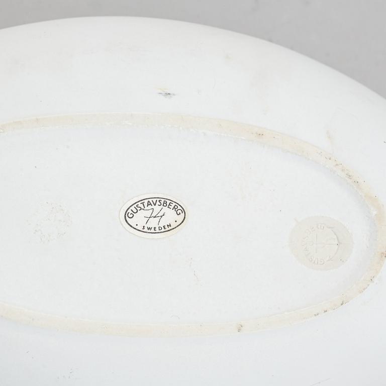 Stig Lindberg, 'Veckla' and 'Pungo' stoneware. Gustavsberg (3 pieces).