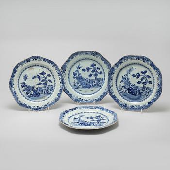 Seven Chinese dinner plates and two soup plates from the 18th century.