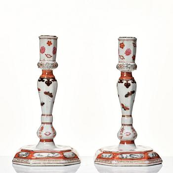 Ljusstakar, ett par, kompaniporslin. Qingdynastin, Qianlong (1736-95).