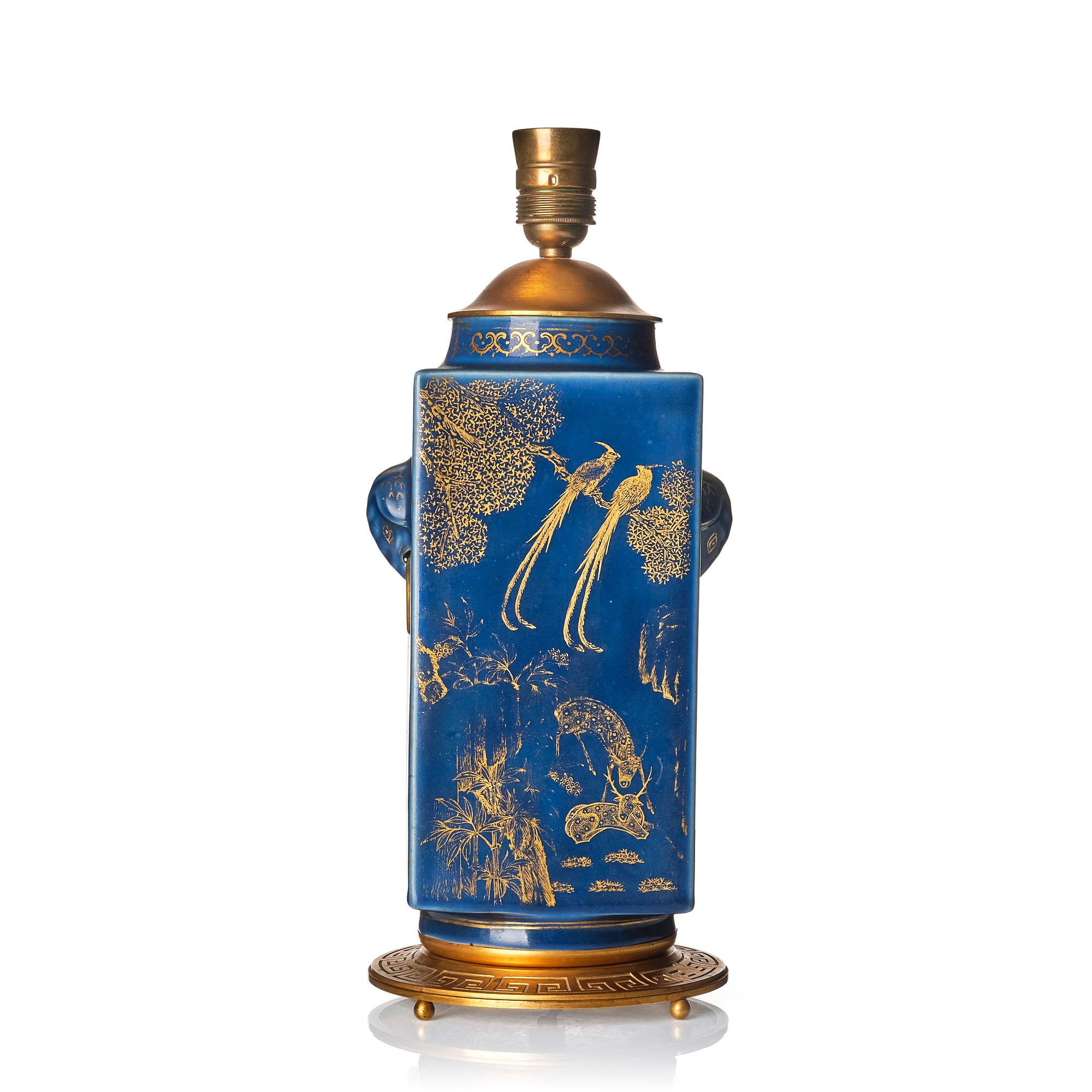 A Chinese vase, made in to a lamp late Qingdynasty/early 20th Century.