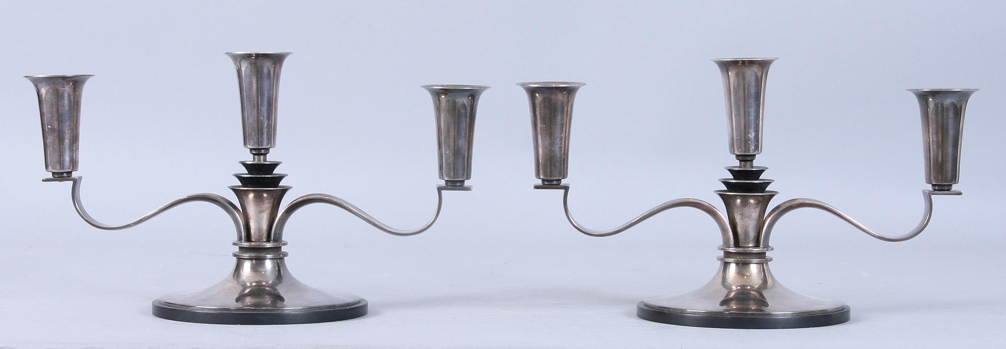 KANDELABRAR, ett par samt BORDSLAMPA, vitmetall, delvis Danmark, 1900-tal.