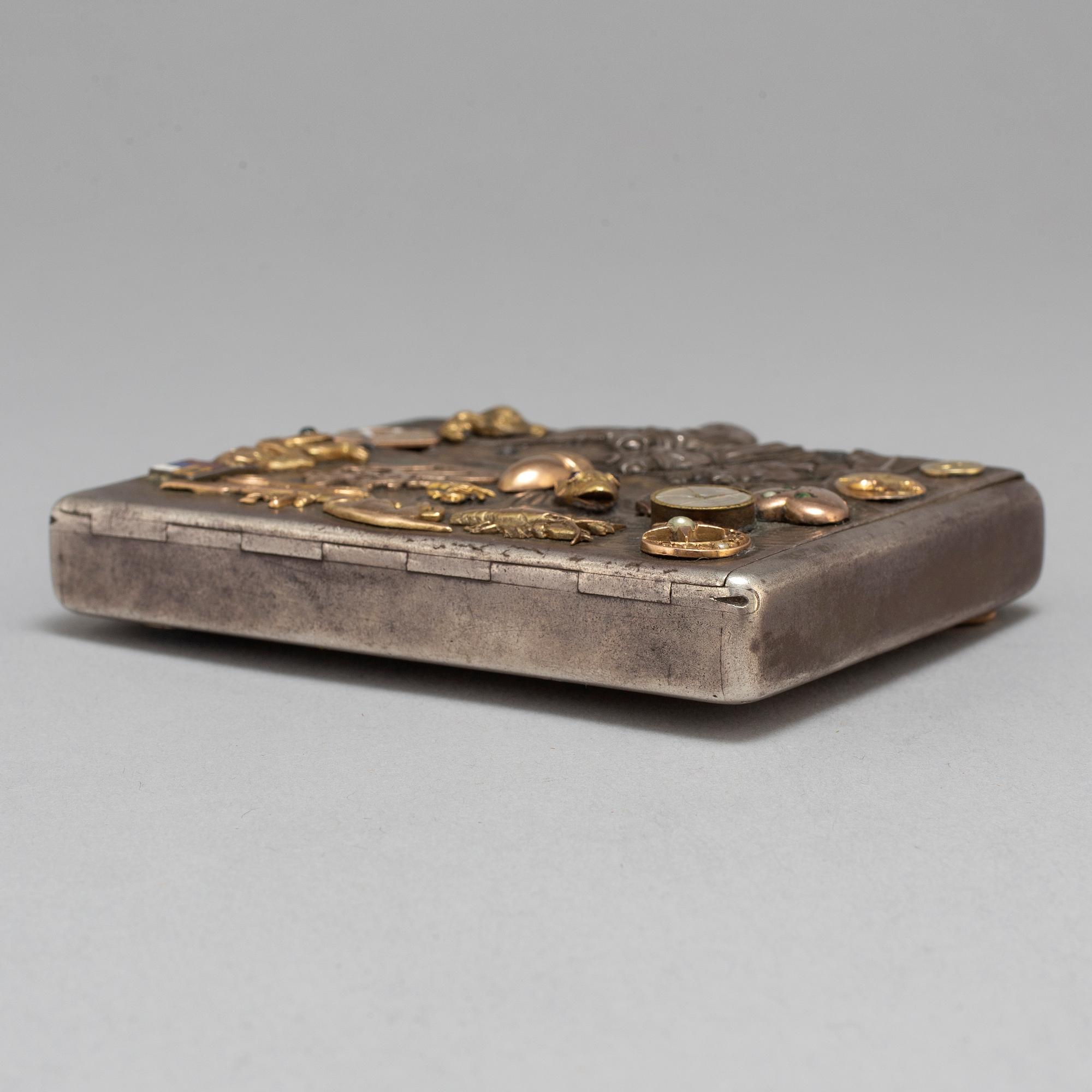 A Russian 20th century parcel-gilt cigarette-case, unidentified makers mark, St. Petersburg 1908-1917.