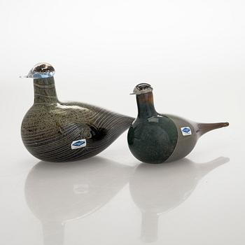 Oiva Toikka, Two glass birds, signed O. Toikka Nuutajärvi.