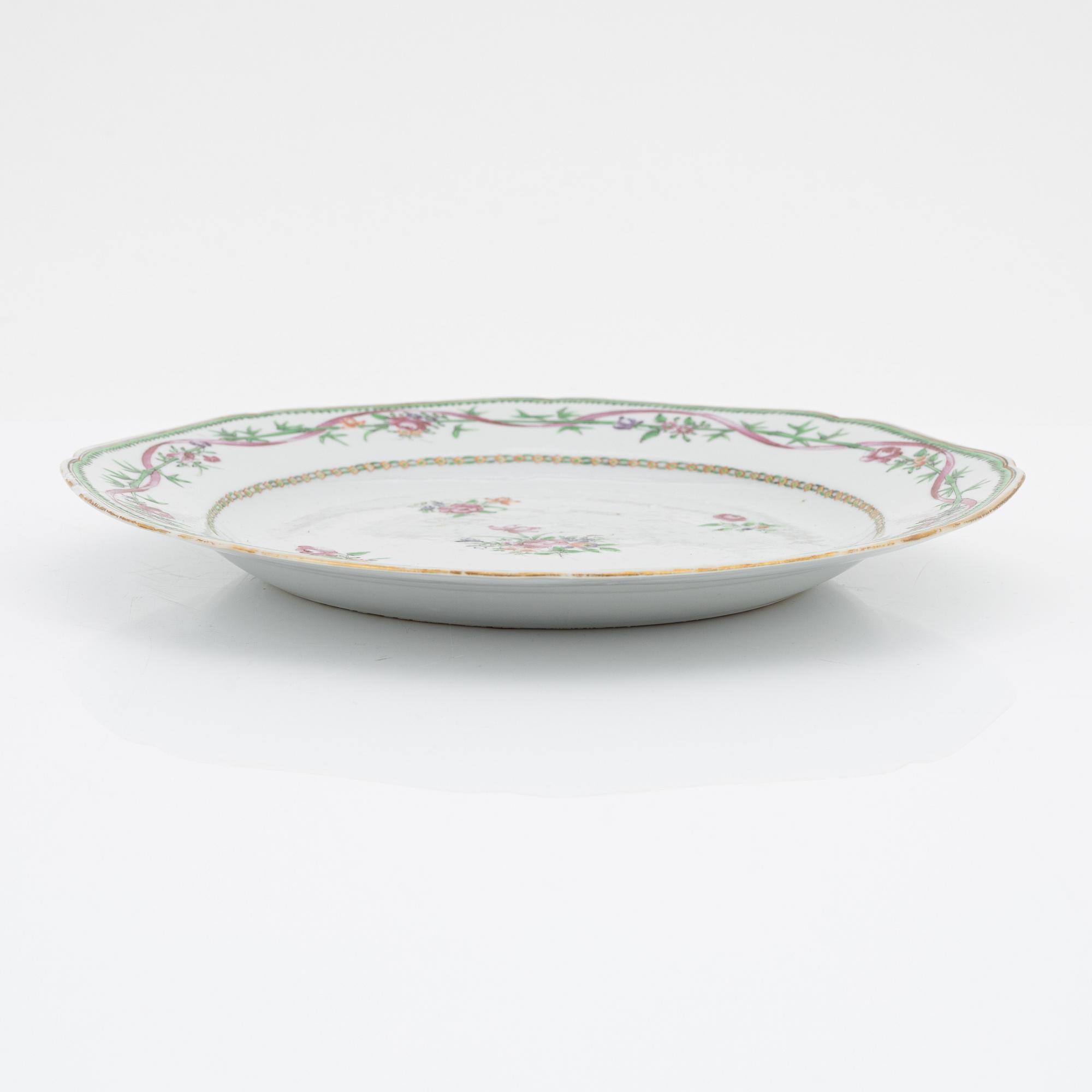 A set of five famille rose dinner plates, Qing dynasty, Qianlong (1736-95).