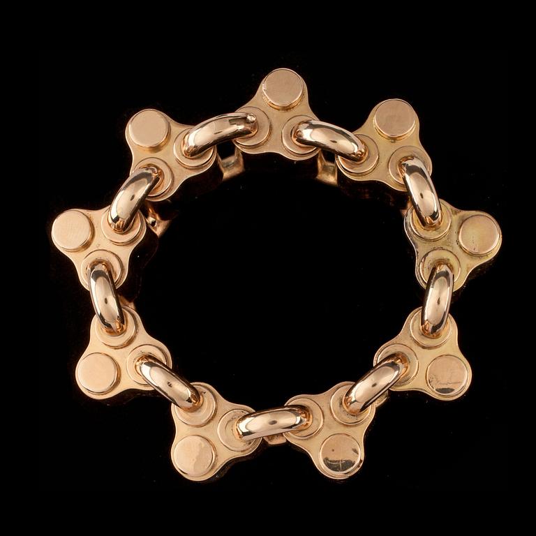 A gold bracelet, weight 83 g.