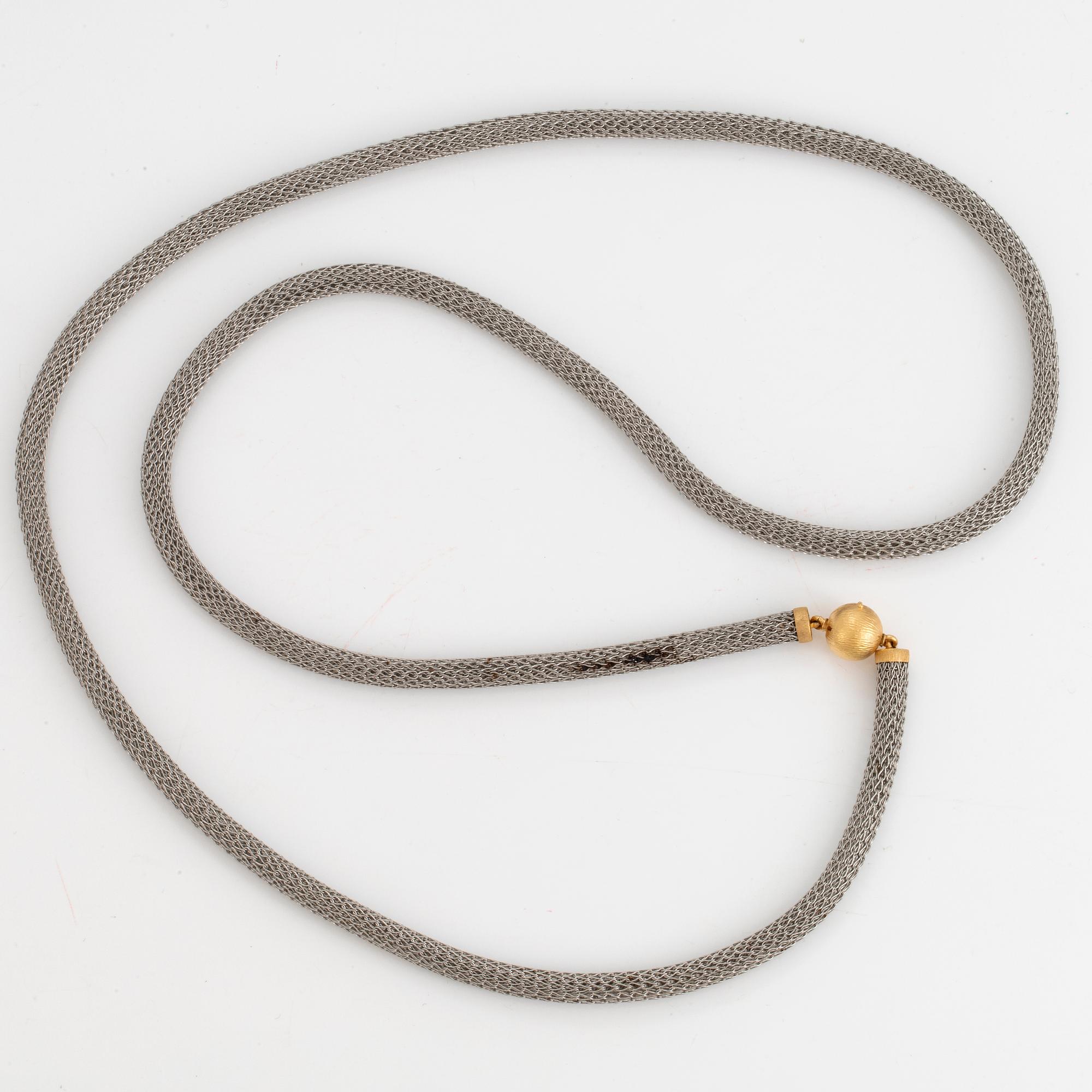 OLE LYNGGAARD, collier i silver med kullås i 18K guld.