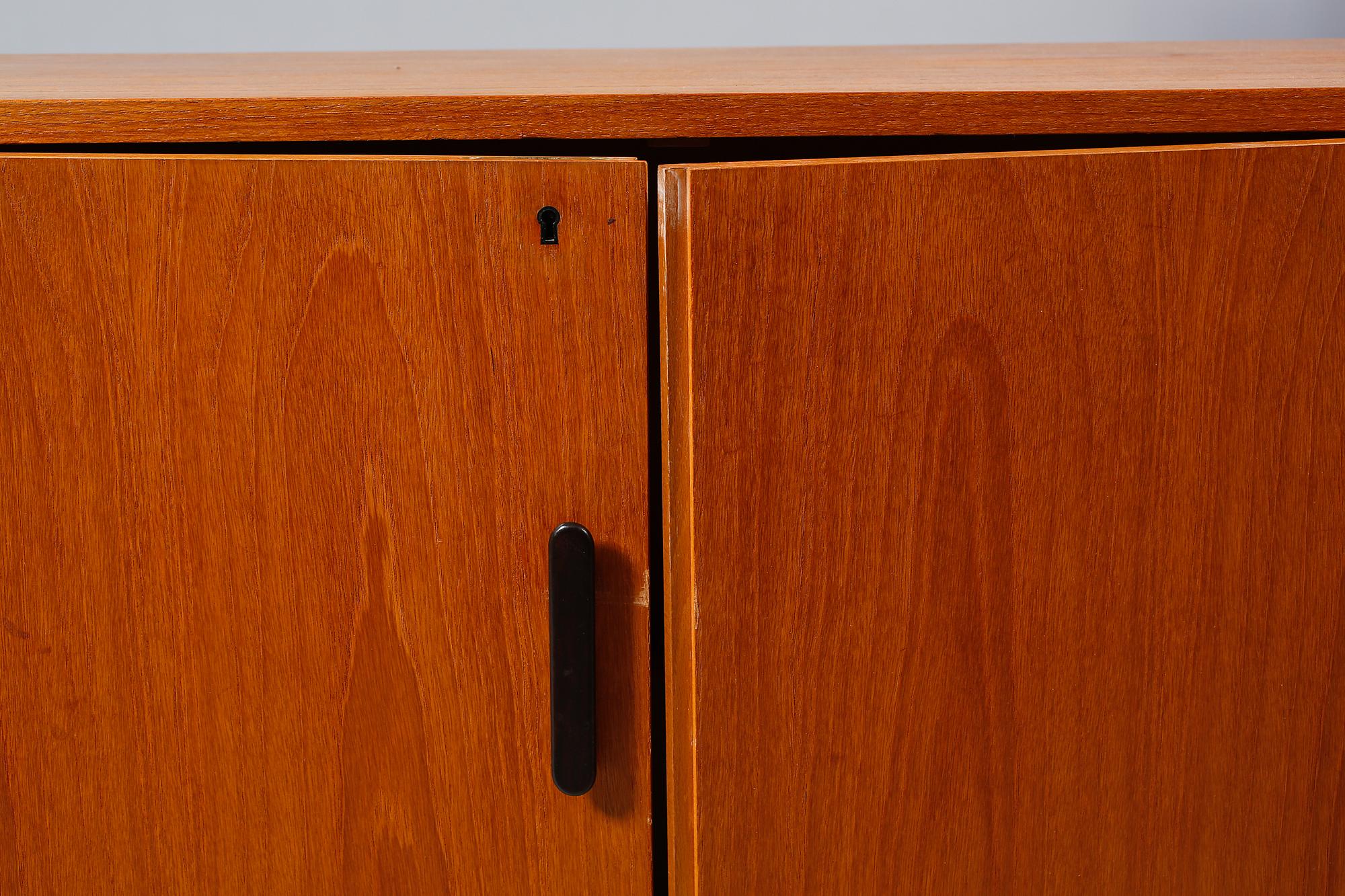 SIDEBOARD, 1900-talets tredje kvartal.