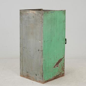 INDUSTRISKÅP, 1900-talets första hälft.