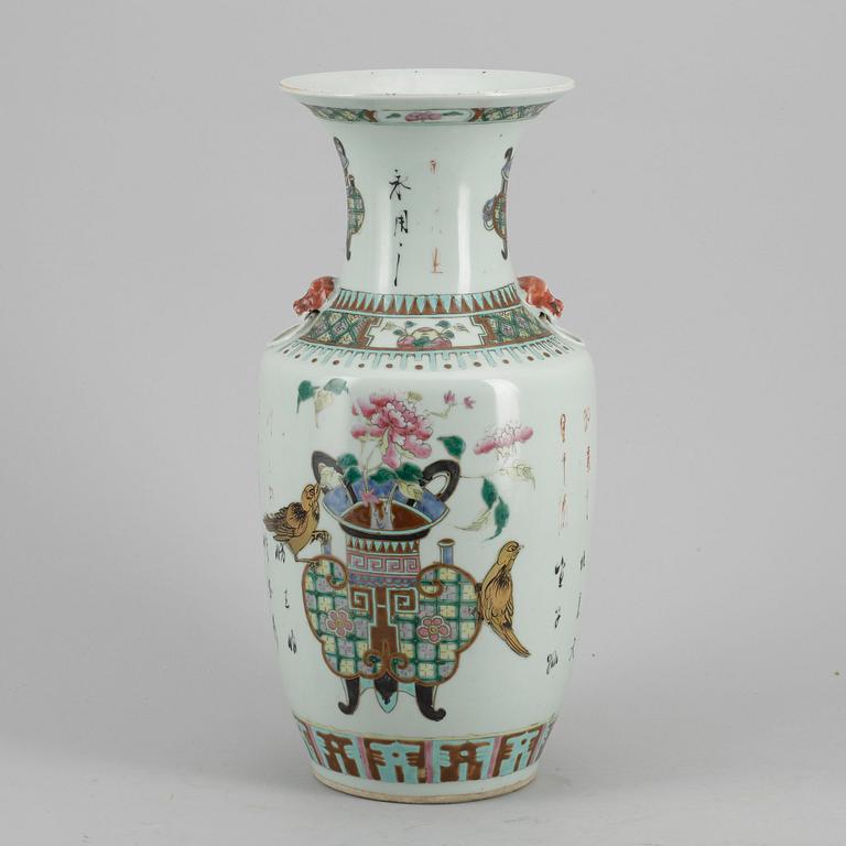 VAS, porslin, Kina, 1900-tal.