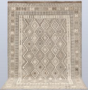 A Kilim rug, approx. 297 x 201 cm.