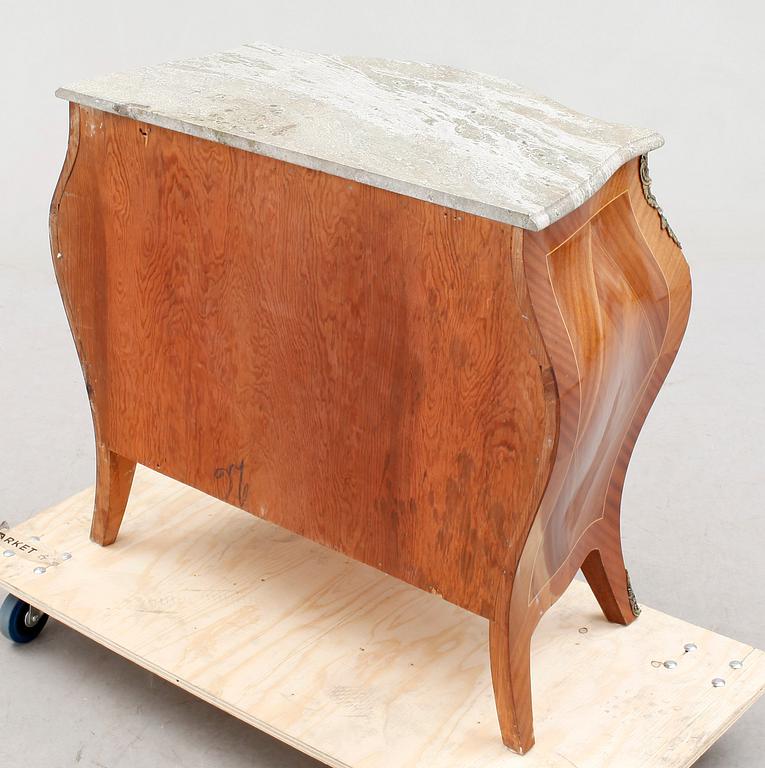 BYRÅ, rokokostil, 1900-talets andra hälft.