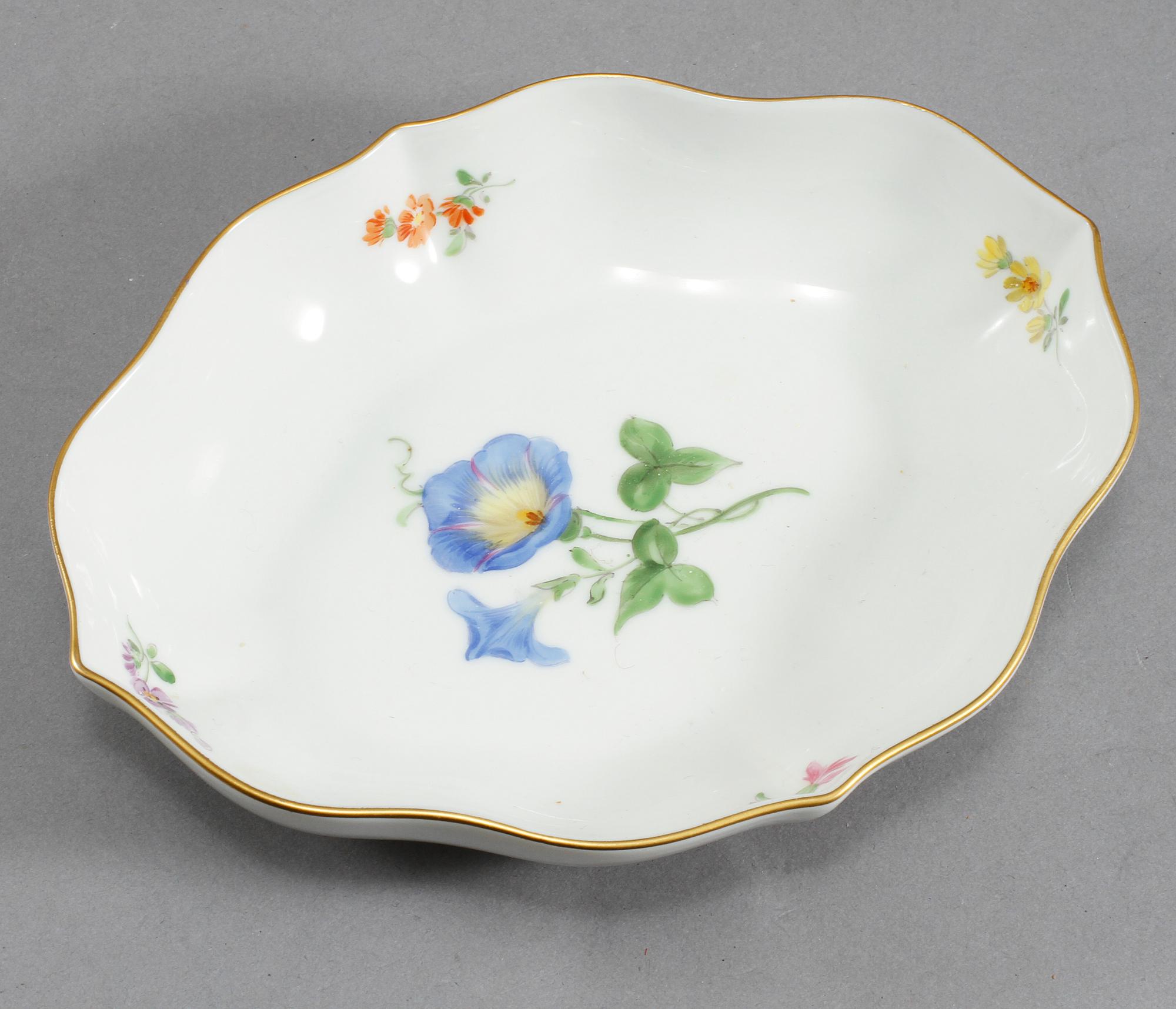SERVISDELAR, 7 st, rokokostil, Meissen, 1900-tal.