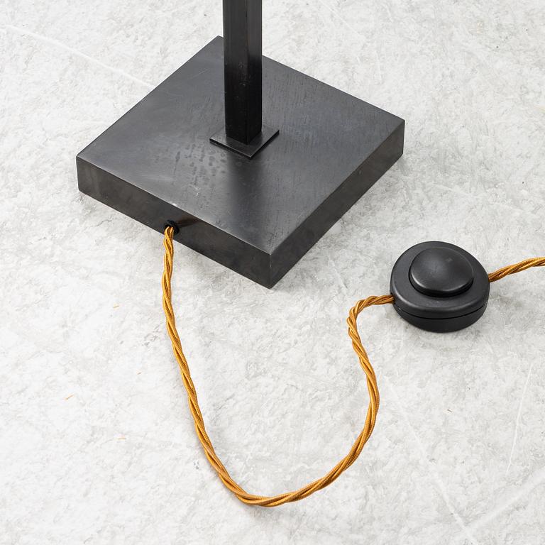 Golvlampa, "Atley", Vaughan Lightning, samtida.