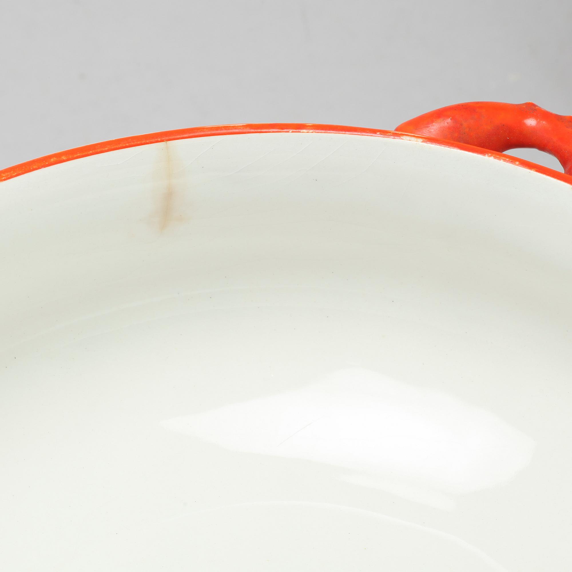 An eartheware porrige tureen and a jug from Göteborg, around the year 1900.