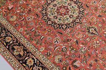 A part silk Tabriz carpet, approx. 50 Raj, 292 x 202 cm.