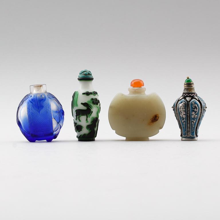SNUSFLASKOR, 4 st, glas och metall, Kina, 1900-/2000-tal.