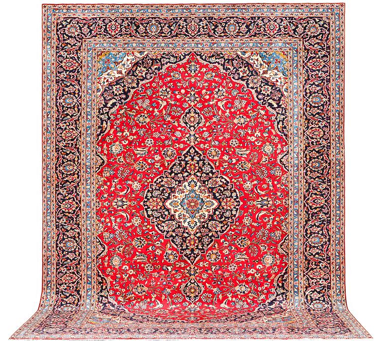 A Kashan carpet, c. 412 x 300 cm.